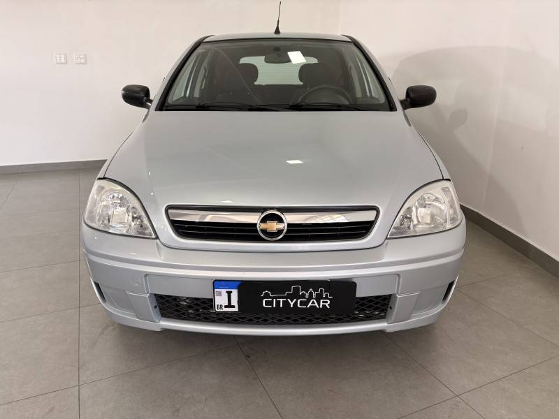 CHEVROLET - CORSA - 2011/2012 - Prata - R$ 35.900,00