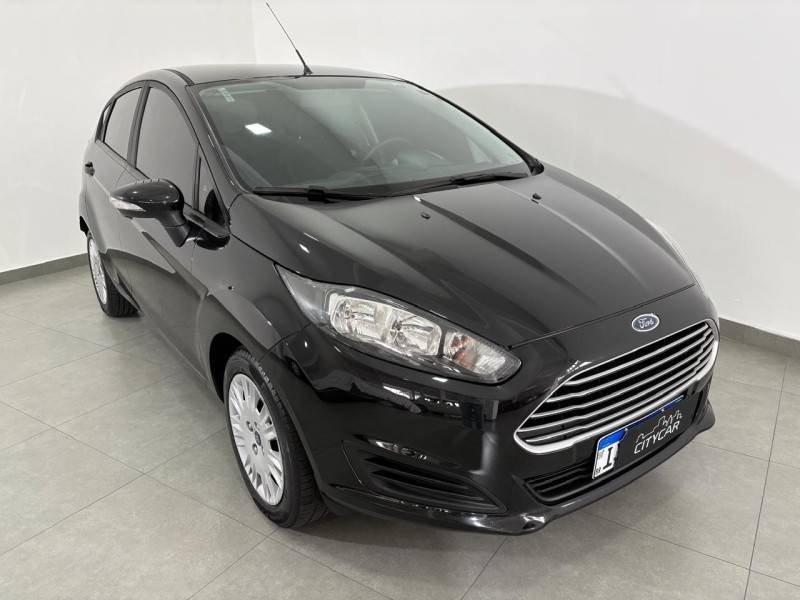 FORD - FIESTA - 2016/2017 - Preta - R$ 56.900,00