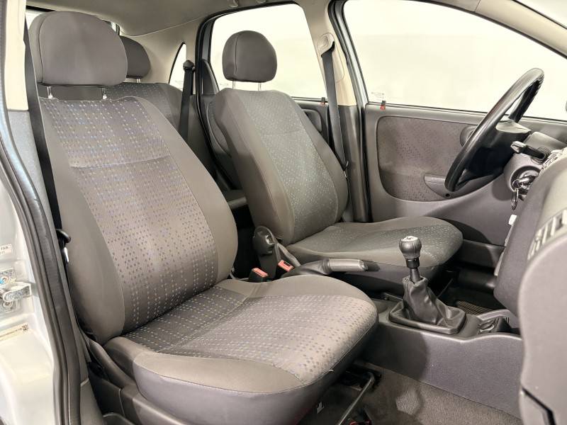 CHEVROLET - CORSA - 2011/2012 - Prata - R$ 35.900,00