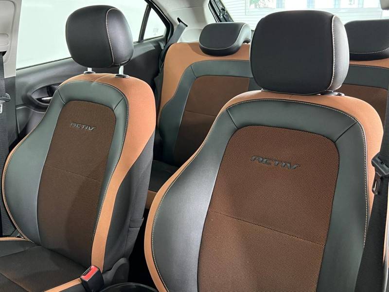 CHEVROLET - ONIX - 2016/2017 - Preta - R$ 67.900,00