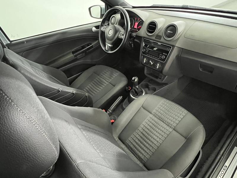VOLKSWAGEN - SAVEIRO - 2013/2014 - Prata - R$ 65.900,00
