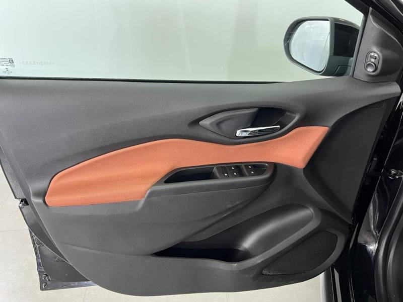 CHEVROLET - ONIX - 2016/2017 - Preta - R$ 67.900,00