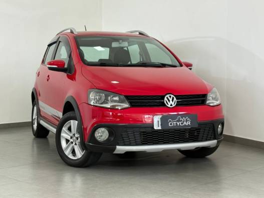 VOLKSWAGEN - CROSSFOX - 2010/2011 - Vermelha - R$ 42.900,00