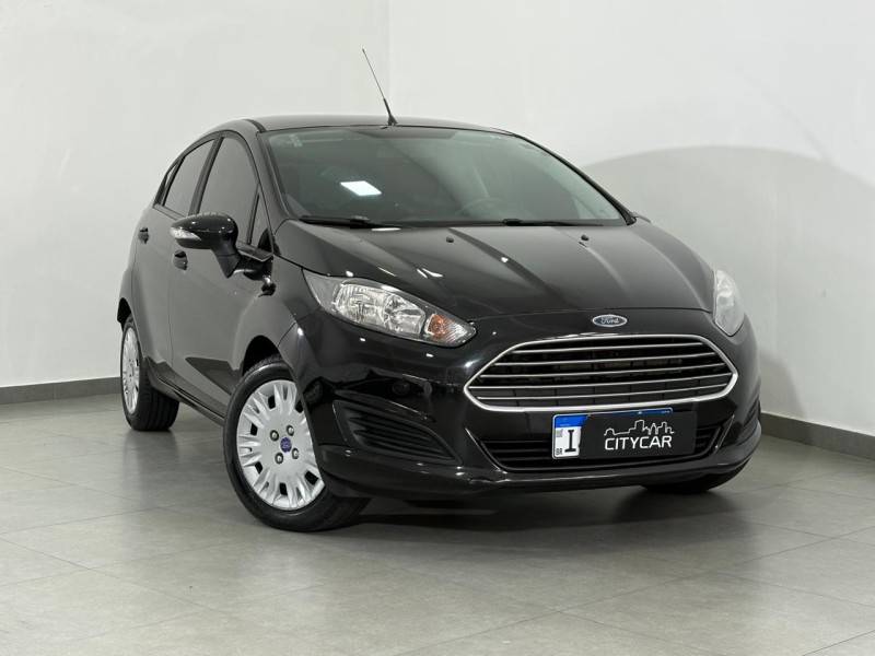 FORD - FIESTA - 2016/2017 - Preta - R$ 56.900,00