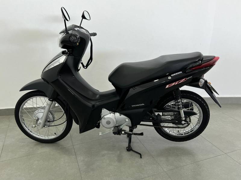 HONDA - BIZ 125 - 2014/2014 - Preta - R$ 13.900,00