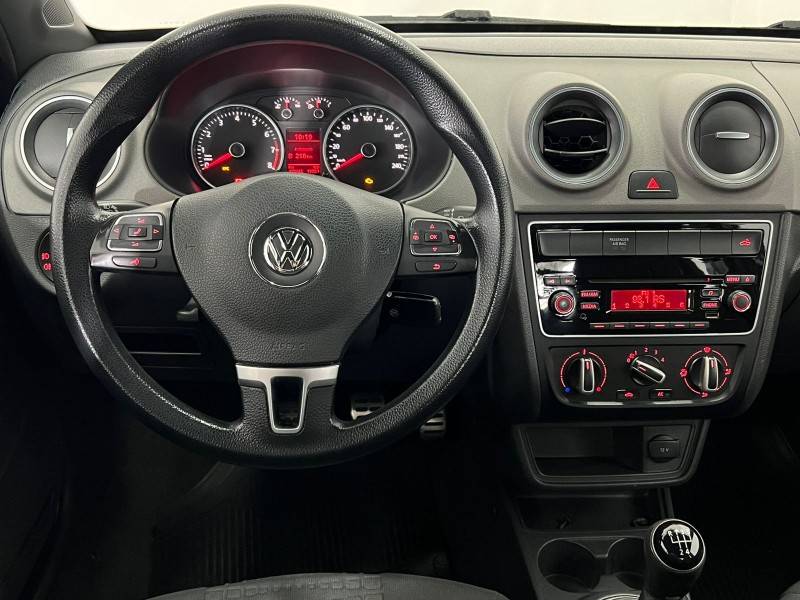 VOLKSWAGEN - SAVEIRO - 2013/2014 - Prata - R$ 65.900,00