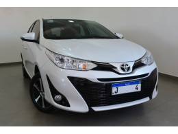 TOYOTA - YARIS - 2021/2022 - Branca - R$ 91.900,00