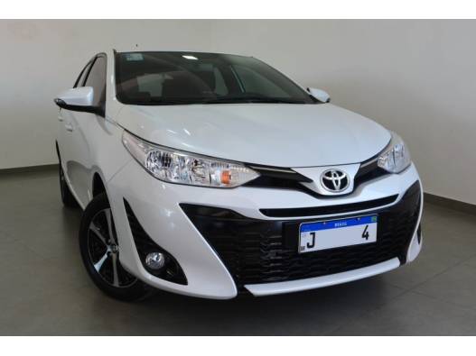 TOYOTA - YARIS - 2021/2022 - Branca - R$ 91.900,00