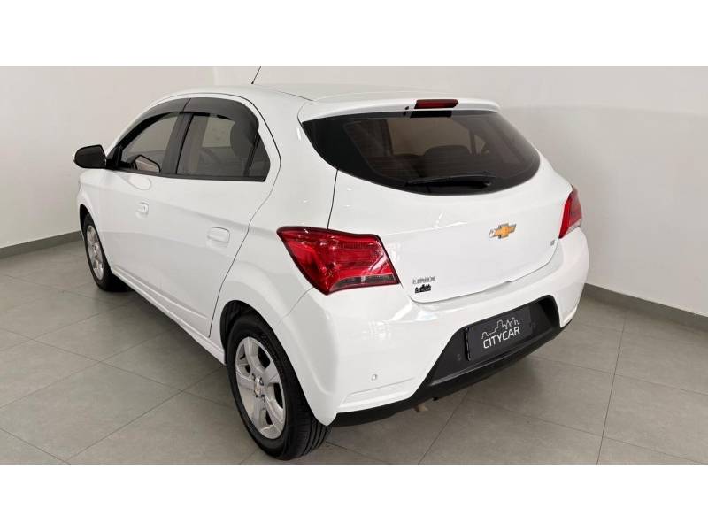 CHEVROLET - ONIX - 2019/2019 - Branca - R$ 60.900,00