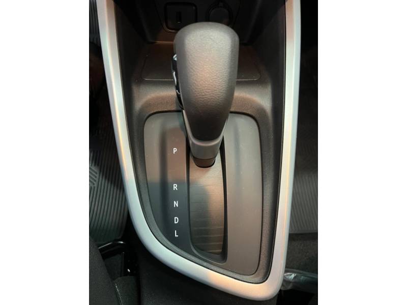 CHEVROLET - ONIX - 2023/2024 - Branca - R$ 93.900,00