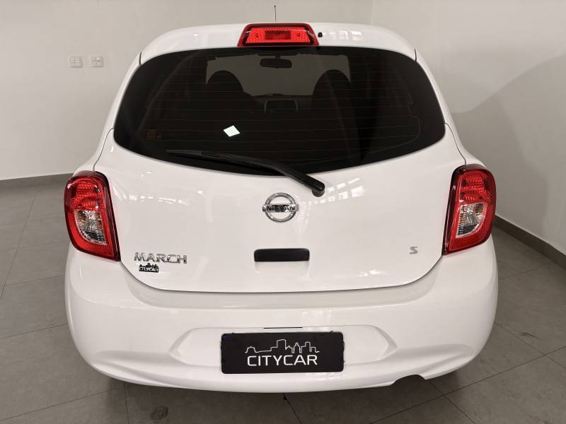 NISSAN - MARCH - 2017/2018 - Branca - R$ 49.900,00