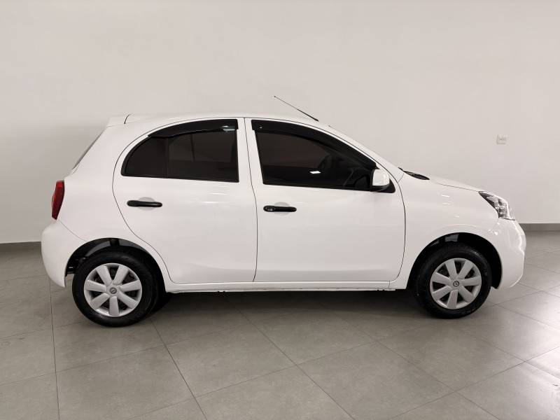 NISSAN - MARCH - 2017/2018 - Branca - R$ 49.900,00