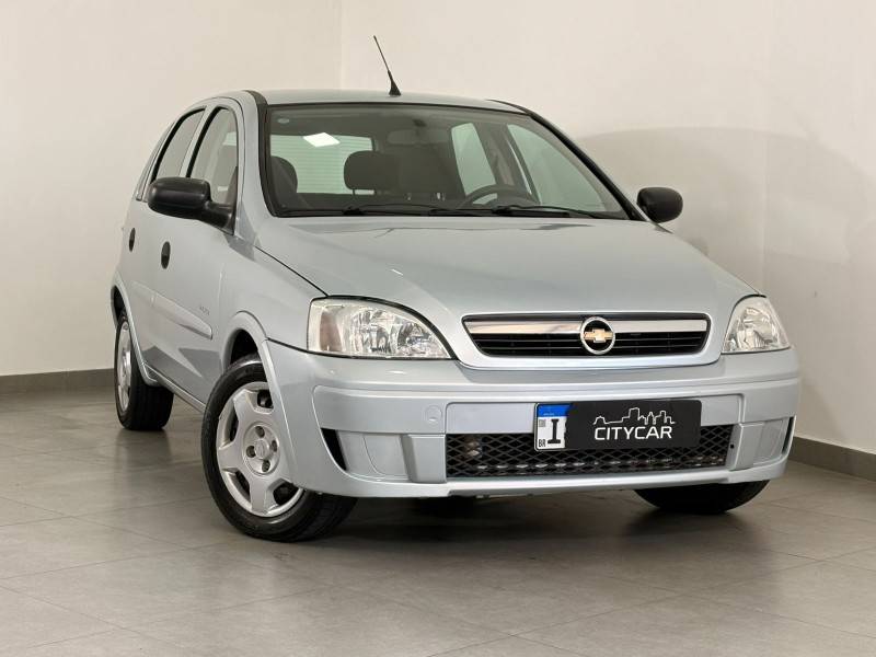 CHEVROLET - CORSA - 2011/2012 - Prata - R$ 35.900,00